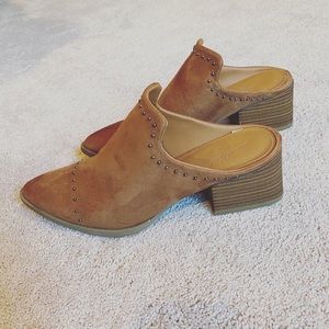 Universal Thread Studded Pointed Block Heel Mules